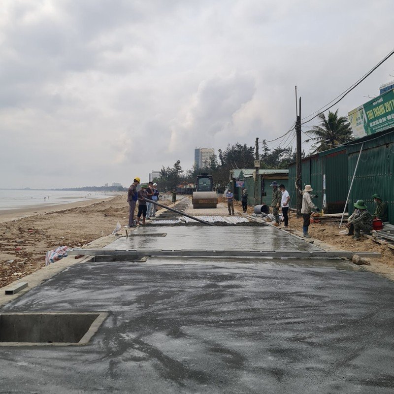 Thi công bê tông áp khuôn giả đá tại Cửa Lò